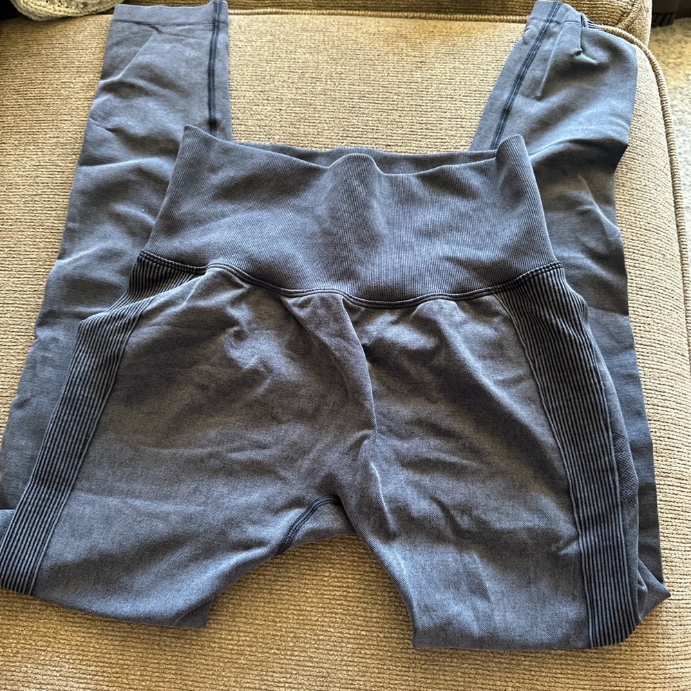 women’s medium, blue leggings